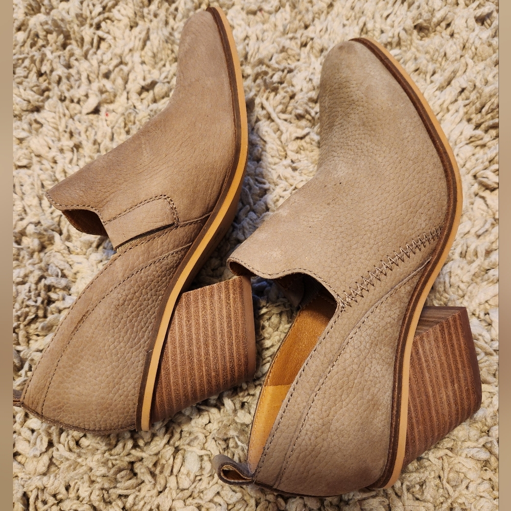 Lucky Brand shooties, booties, tan, 7.5, size 7 1/2, Fall shoe